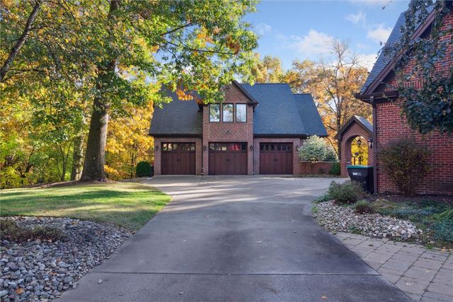 2102 Chablis Ct, Hampton, PA 15044