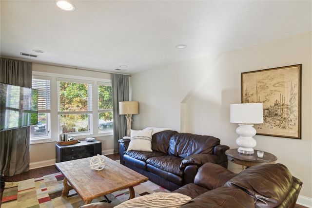 2102 Chablis Ct, Hampton, PA 15044