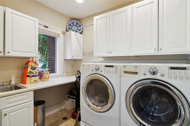 2102 Chablis Ct, Hampton, PA 15044