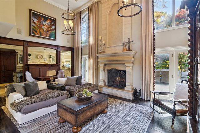 2102 Chablis Ct, Hampton, PA 15044