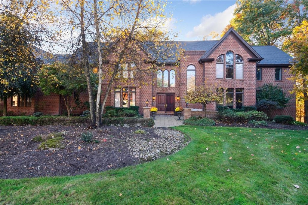 2102 Chablis Ct, Hampton, PA 15044