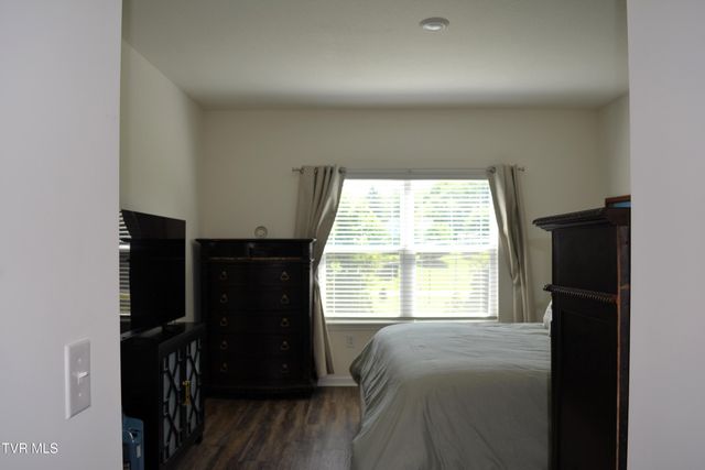 138 Tanasqui Drive, Johnson City, TN 37604