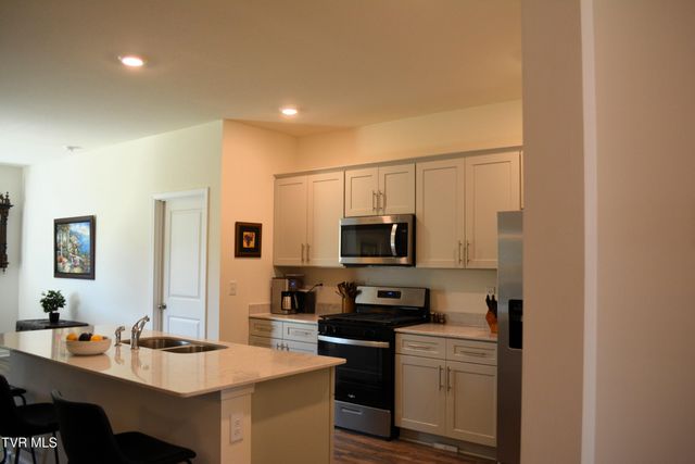 138 Tanasqui Drive, Johnson City, TN 37604