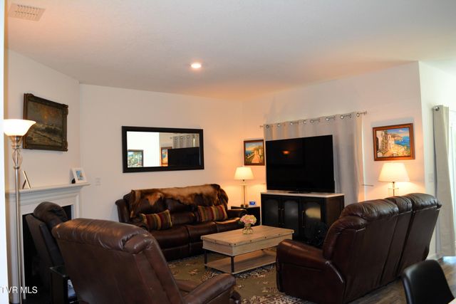 138 Tanasqui Drive, Johnson City, TN 37604