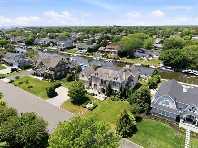 7 Sexton Drive, West Islip, NY 11795