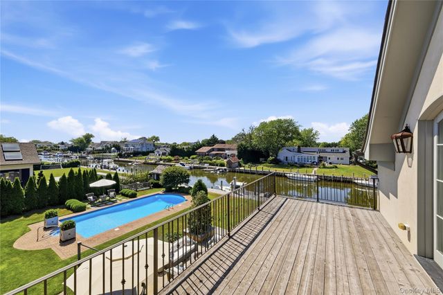 7 Sexton Drive, West Islip, NY 11795