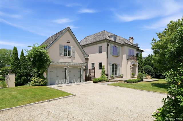 7 Sexton Drive, West Islip, NY 11795