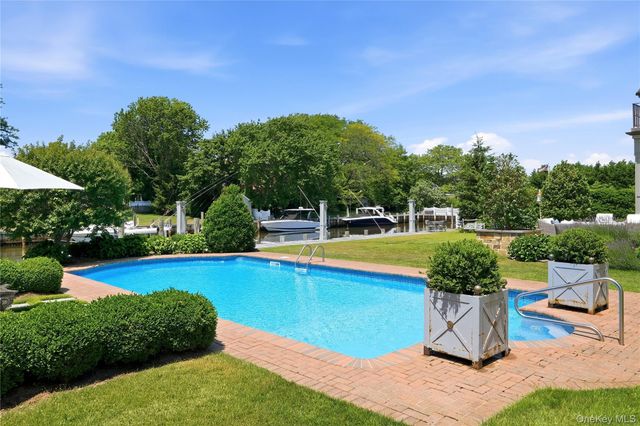 7 Sexton Drive, West Islip, NY 11795