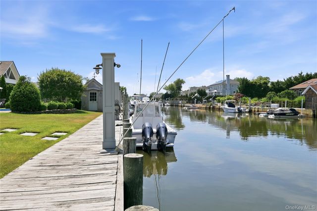 7 Sexton Drive, West Islip, NY 11795