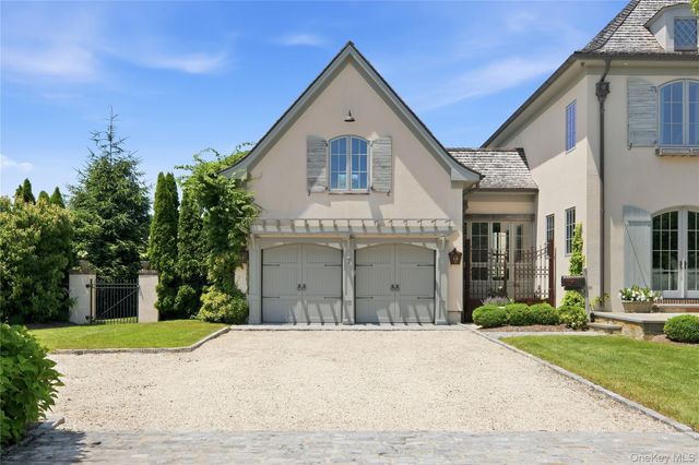 7 Sexton Drive, West Islip, NY 11795