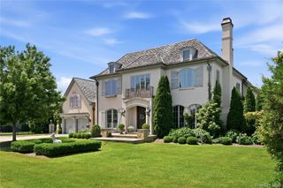 7 Sexton Drive, West Islip, NY 11795