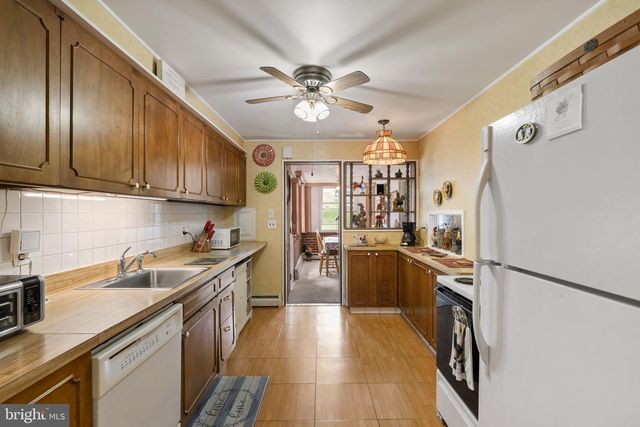 2940 STONEY CREEK RD, Norristown, PA 19401