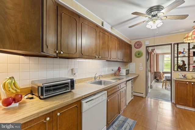 2940 STONEY CREEK RD, Norristown, PA 19401