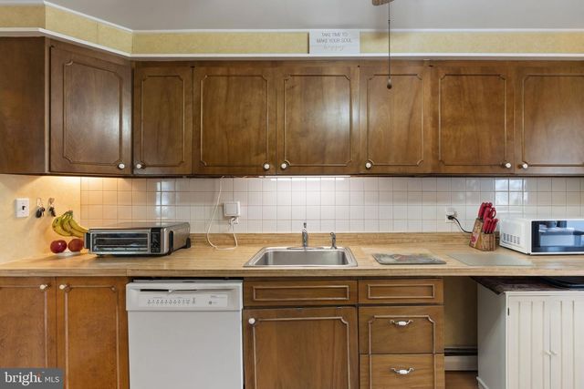 2940 STONEY CREEK RD, Norristown, PA 19401