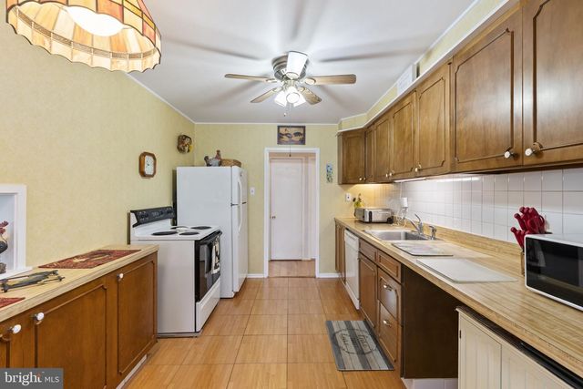 2940 STONEY CREEK RD, Norristown, PA 19401