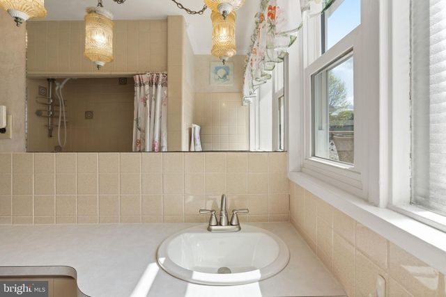 2940 STONEY CREEK RD, Norristown, PA 19401