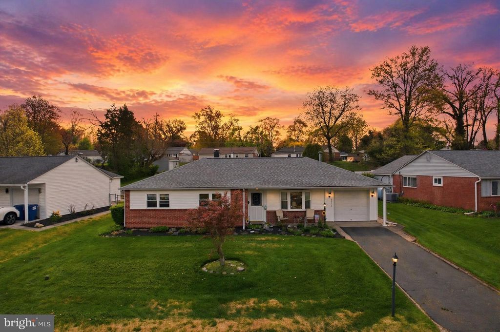 2940 STONEY CREEK RD, Norristown, PA 19401