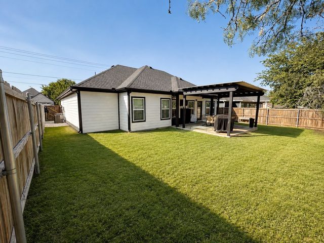 2421 Creek Drive, Granbury, TX 76048