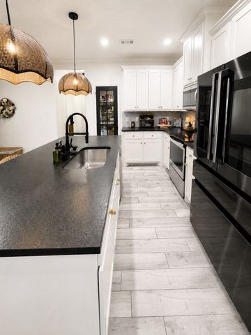 2421 Creek Drive, Granbury, TX 76048