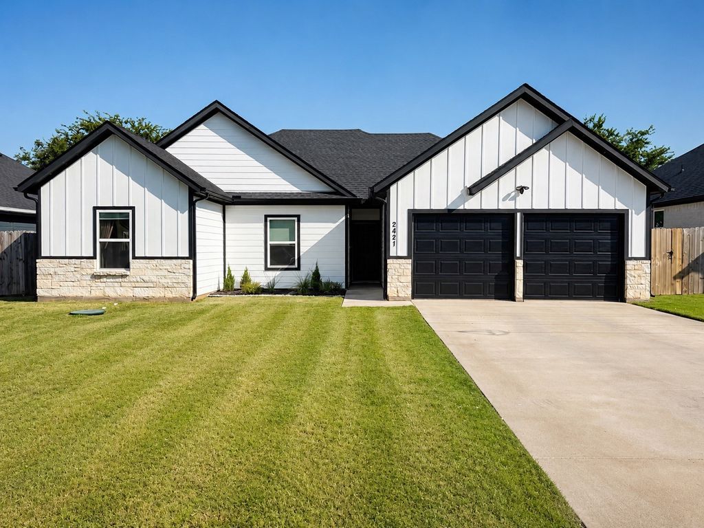 2421 Creek Drive, Granbury, TX 76048