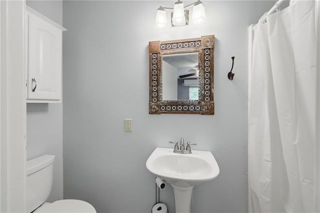126 Beach Drive, Lake Tapawingo, MO 64015