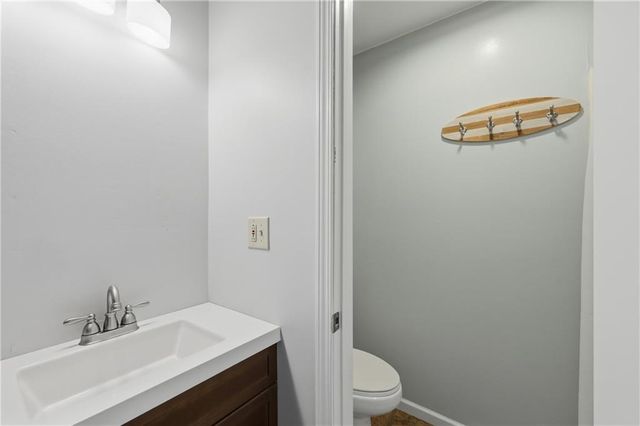 126 Beach Drive, Lake Tapawingo, MO 64015