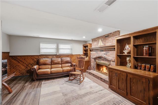 126 Beach Drive, Lake Tapawingo, MO 64015