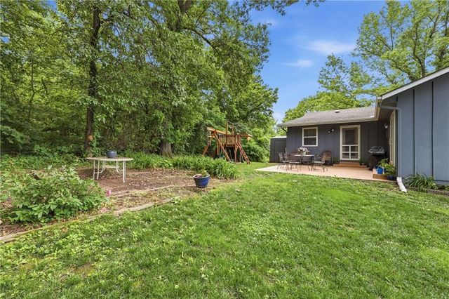 126 Beach Drive, Lake Tapawingo, MO 64015