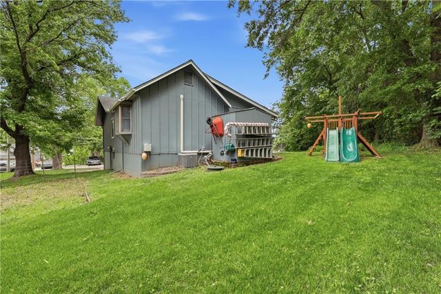 126 Beach Drive, Lake Tapawingo, MO 64015