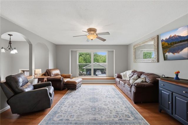 126 Beach Drive, Lake Tapawingo, MO 64015