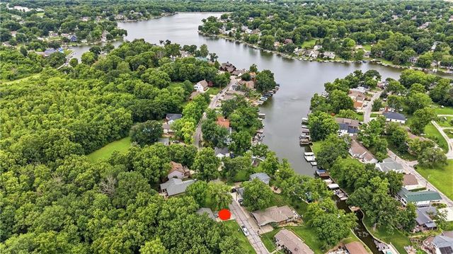 126 Beach Drive, Lake Tapawingo, MO 64015