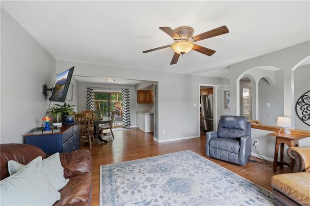 126 Beach Drive, Lake Tapawingo, MO 64015