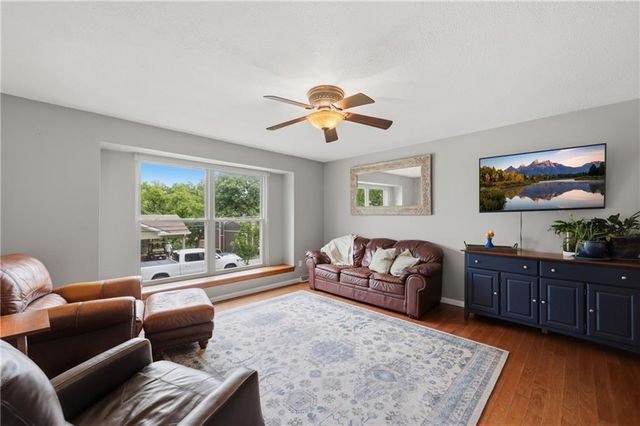 126 Beach Drive, Lake Tapawingo, MO 64015