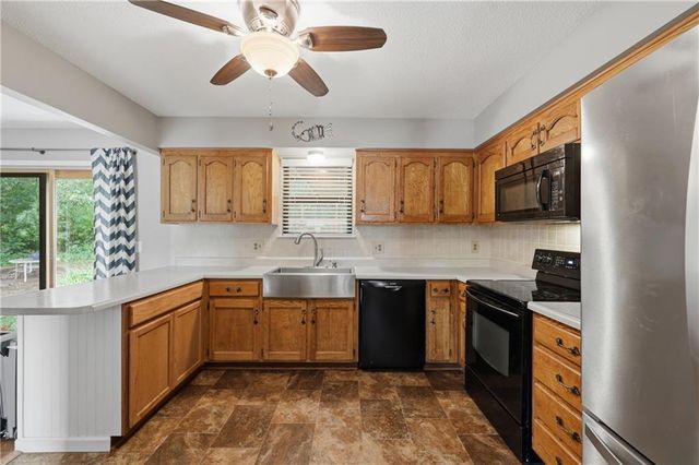 126 Beach Drive, Lake Tapawingo, MO 64015