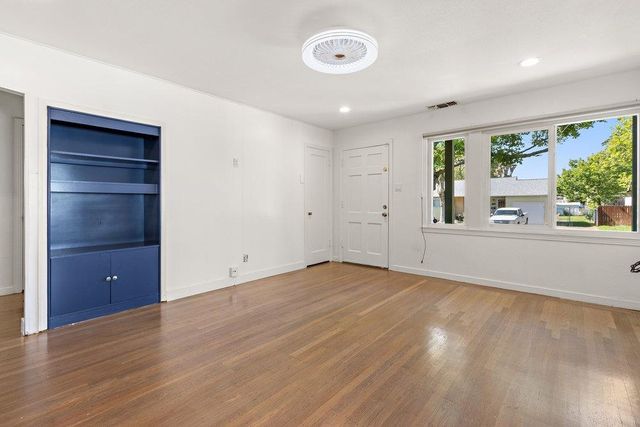 223 Price Way, Folsom, CA 95630