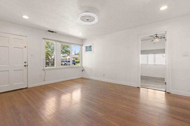 223 Price Way, Folsom, CA 95630