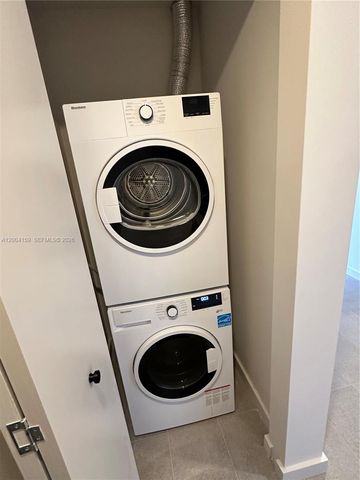 121 NE 5 2712, Miami, FL 33132