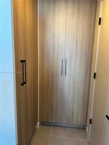 121 NE 5 2712, Miami, FL 33132