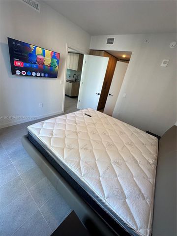 121 NE 5 2712, Miami, FL 33132