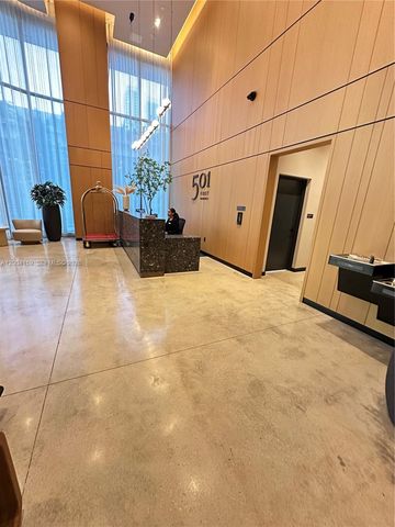 121 NE 5 2712, Miami, FL 33132