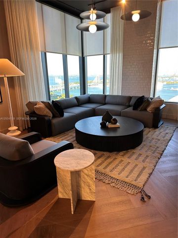 121 NE 5 2712, Miami, FL 33132