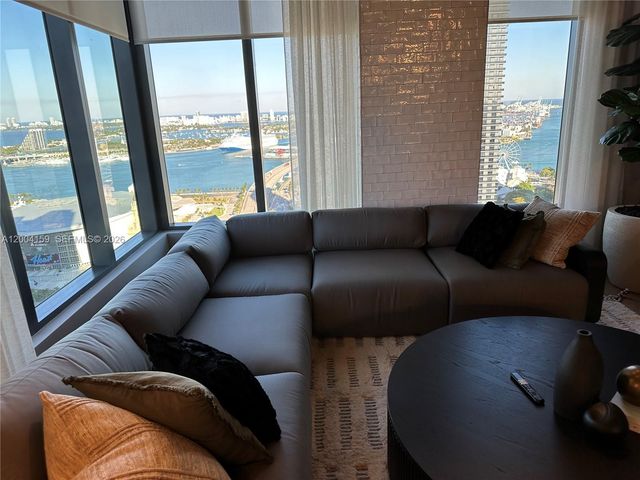 121 NE 5 2712, Miami, FL 33132