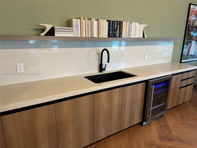 121 NE 5 2712, Miami, FL 33132