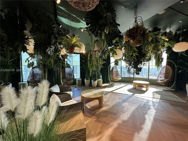 121 NE 5 2712, Miami, FL 33132