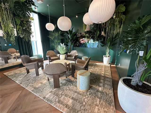 121 NE 5 2712, Miami, FL 33132