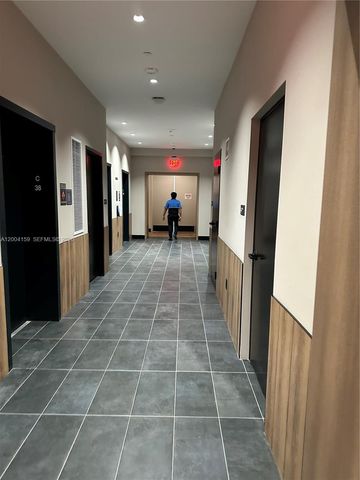 121 NE 5 2712, Miami, FL 33132