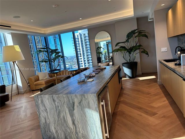 121 NE 5 2712, Miami, FL 33132