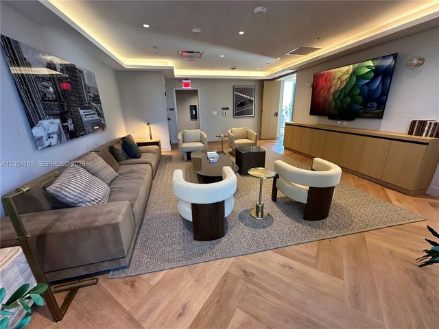 121 NE 5 2712, Miami, FL 33132