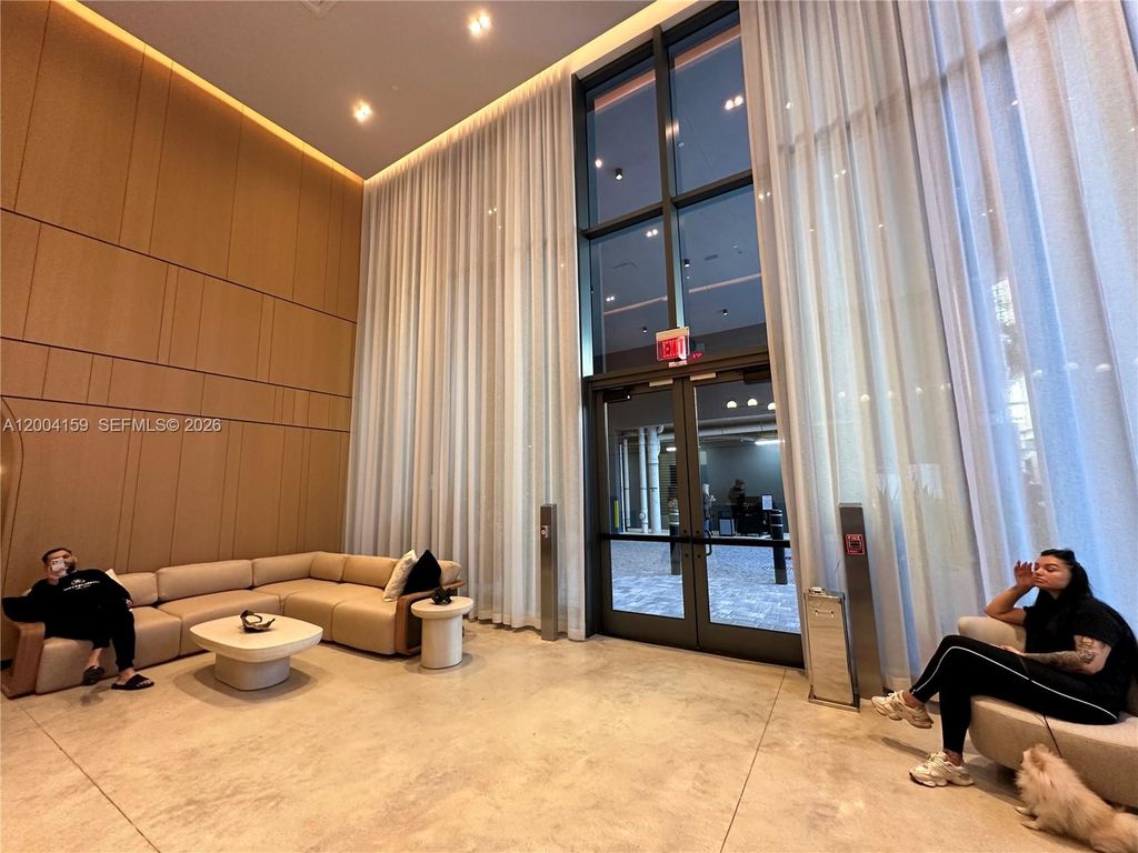 121 NE 5 2712, Miami, FL 33132