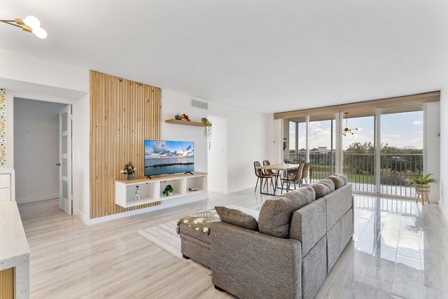 3001 S Course Drive 502, Pompano Beach, FL 33069